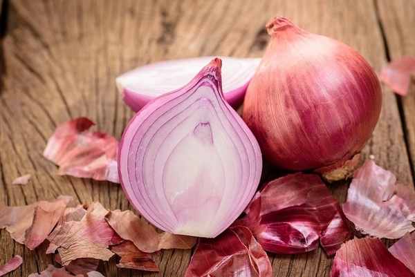 Mơ thấy người khác tặng bạn củ hành
