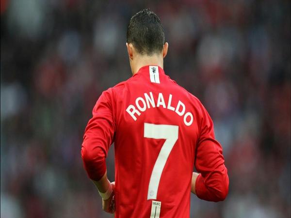 Ronaldo mang áo số mấy ở MU