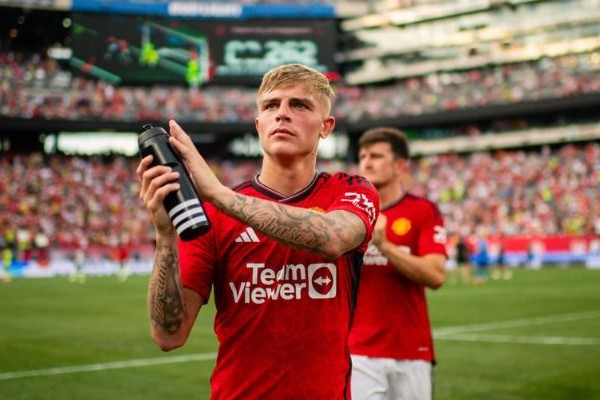 Brandon Williams từ sao trẻ Carrington trở thành dự bị ở Championship