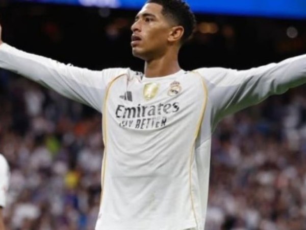 Khoảnh khắc 2,4 giây khiến tranh luận bùng nổ