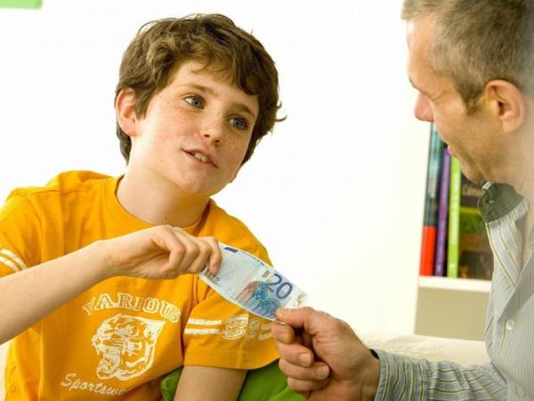 Phân tích ý nghĩa giấc mơ thấy bố cho tiền là điềm tốt hay xấu?