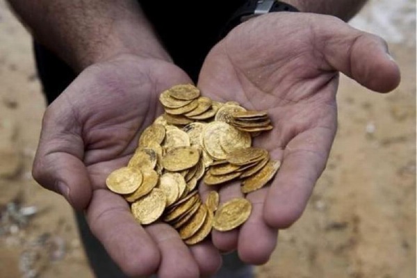 Nằm mơ thấy nhặt được vàng có số gì may mắn phát lộc