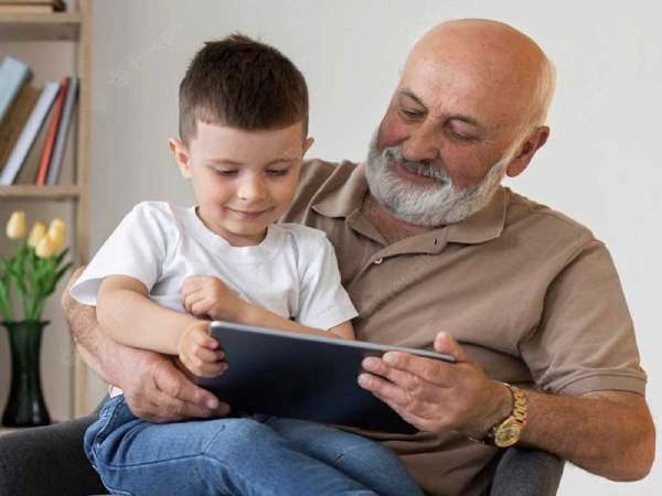 Mơ thấy ông ngoại đã mất cười với mình