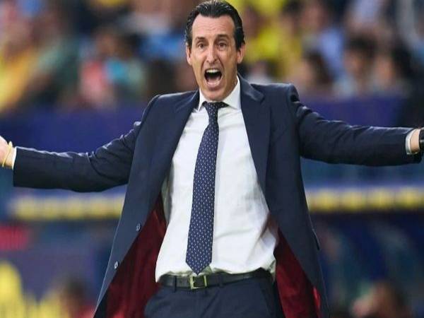 Phản hồi mạnh mẽ từ chiến lược gia người Tây Ban Nha