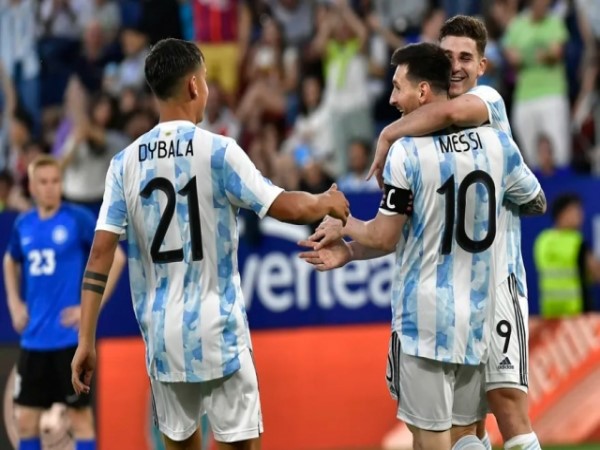 Số áo đầu tiên của Messi ở Argentina có gì đặc biệt?